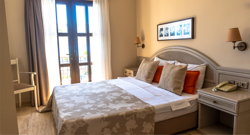 Standart Deniz ve Havuz Manzaralı